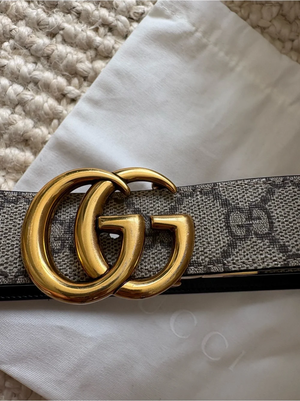 Gucci Beige and black reversible Monogram Belt with Gold Double G. Size 85.